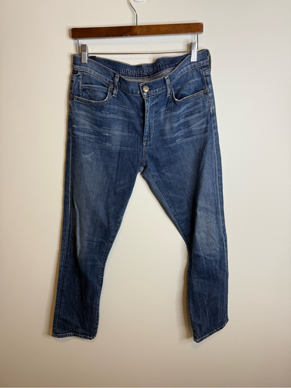 Citizens Of Humanity Straight Leg Jeans in Faded Dark Blue Wash